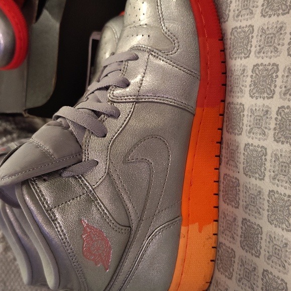 Gentle used Air Jordan 1 mid (gs) - Picture 3 of 12